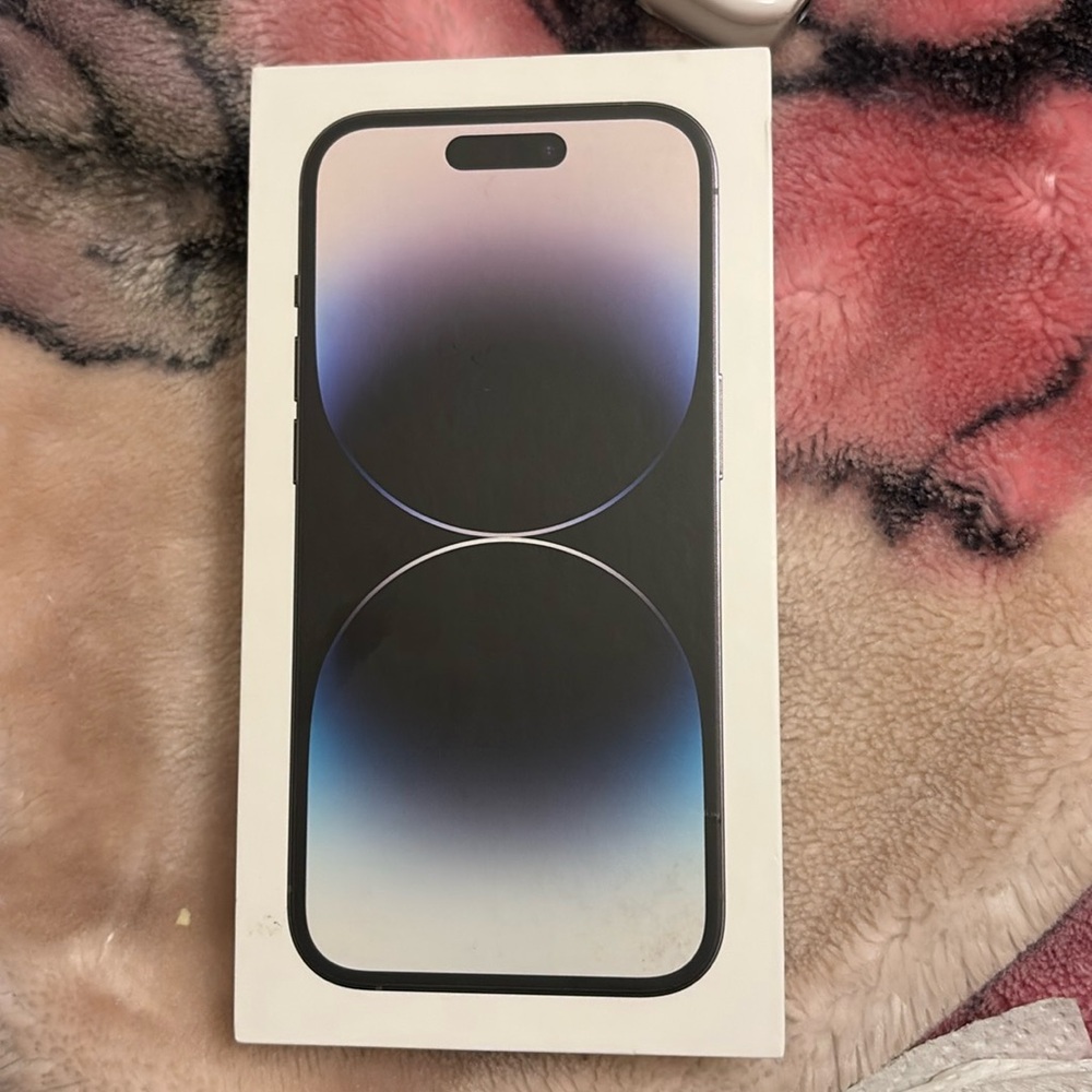iPhone 14 Pro box